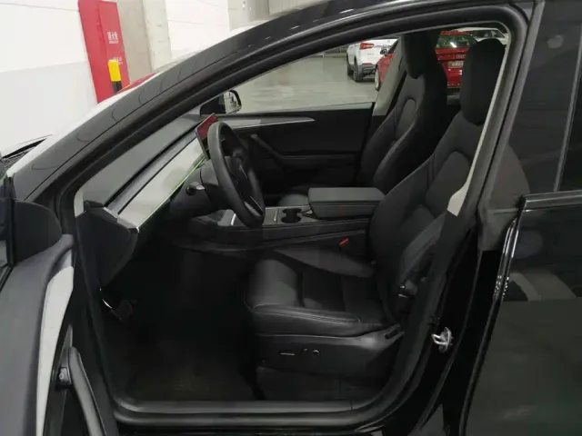 Tesla Model Y — Фото автомобиля 10