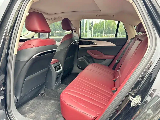 Hongqi H5 — Фото автомобиля 6