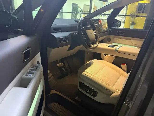 Li Auto Li Auto MEGA 2024 Ultra — Фото автомобиля 3