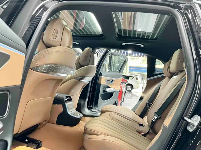 Mercedes-Benz E-Class — Фото автомобиля 8