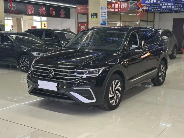 Фотография автомобиля — Volkswagen Tiguan L