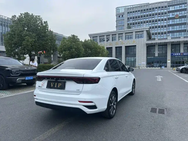 Geely Emgrand — Фото автомобиля 9