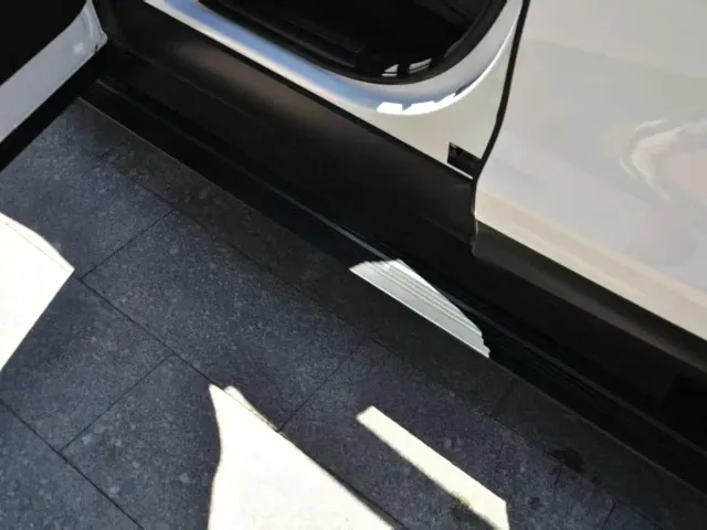 Land Rover Discovery — Фото автомобиля 12