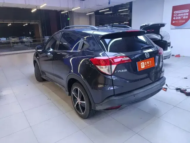 Honda Vezel — Фото автомобиля 3