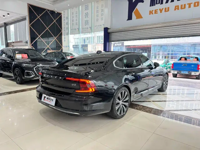 Volvo S90 — Фото автомобиля 15