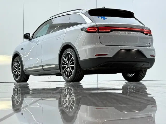 Leapmotor C11 — Фото автомобиля 13