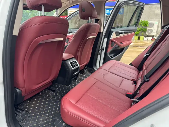 BMW iX3 — Фото автомобиля 5