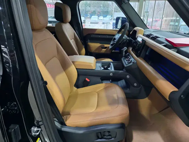 Land Rover Defender — Фото автомобиля 25