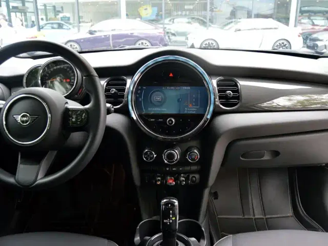 MINI Hatch — Фото автомобиля 9