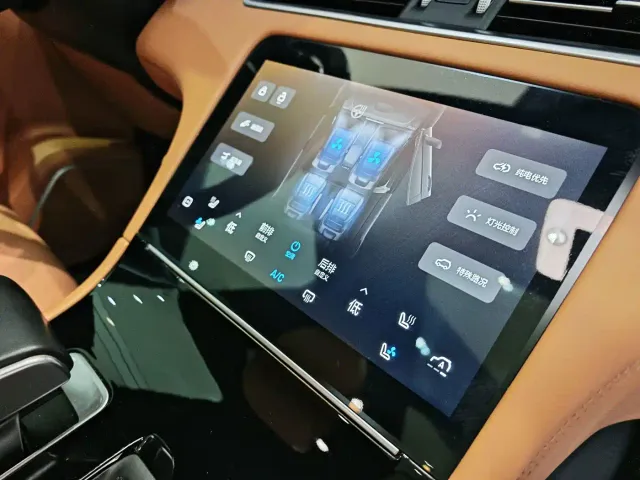 Li Auto ONE — Фото автомобиля 12