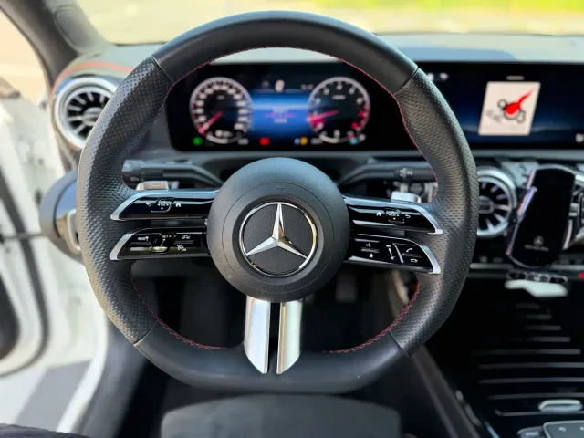 Mercedes-Benz A-Class — Фото автомобиля 11