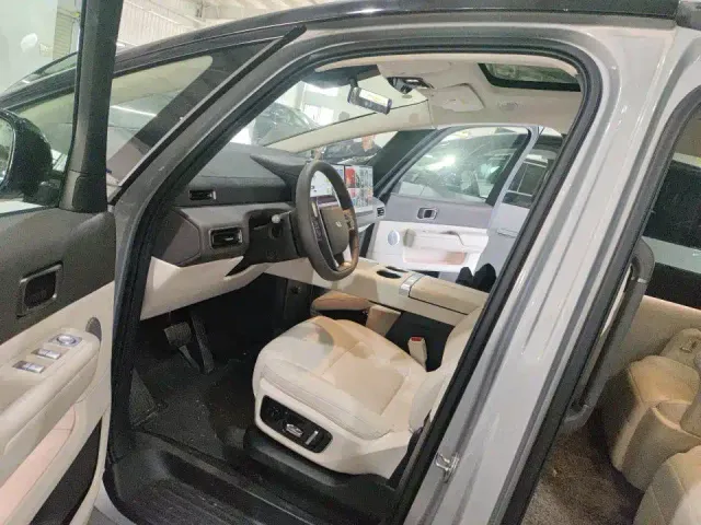Li Auto MEGA — Фото автомобиля 4