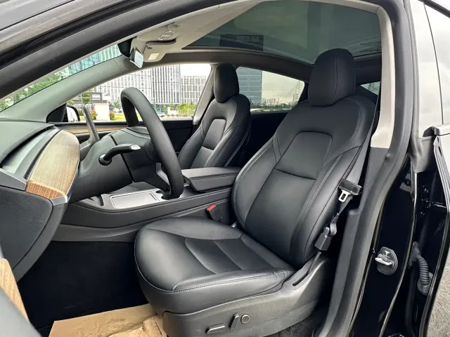 Tesla Model Y — Фото автомобиля 7