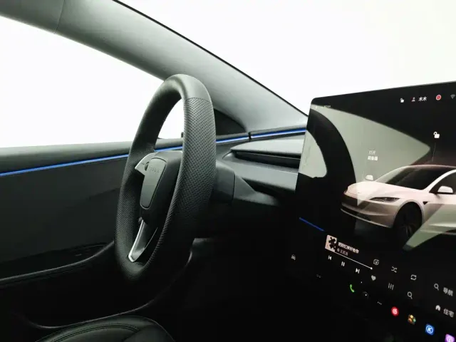 Tesla Model 3 — Фото автомобиля 22