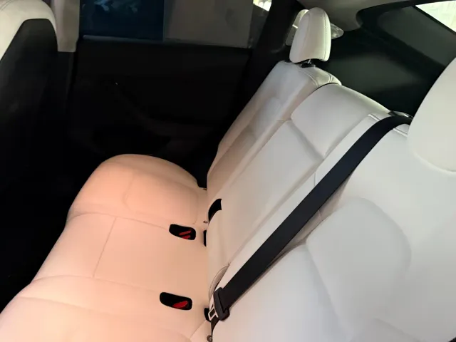 Tesla Model Y — Фото автомобиля 9