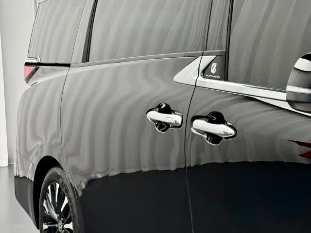 Toyota Alphard — Фото автомобиля 9