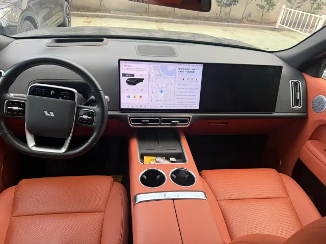Li Auto L8 — Фото автомобиля 5