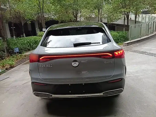 Mercedes-Benz EQE SUV — Фото автомобиля 5