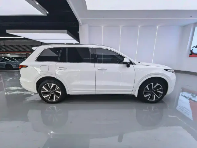 Li Auto ONE — Фото автомобиля 4