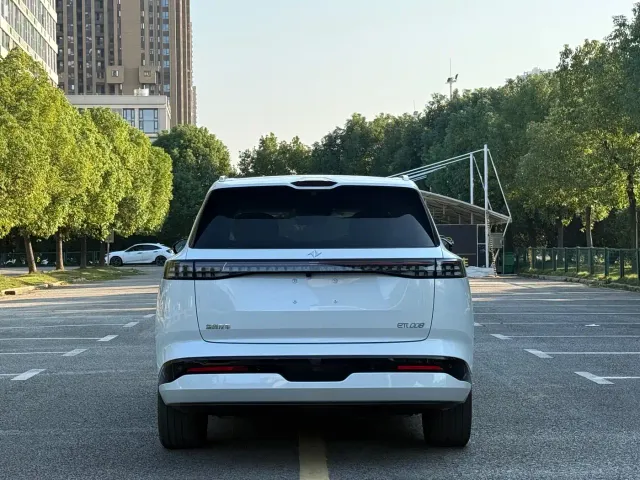 Dongfeng eπ 008 — Фото автомобиля 5