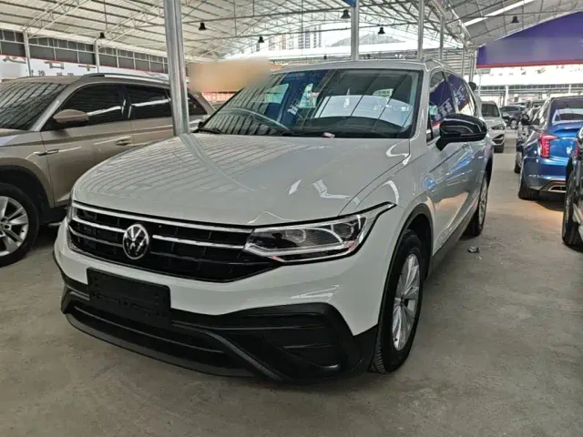 Фотография автомобиля — Volkswagen Tiguan L