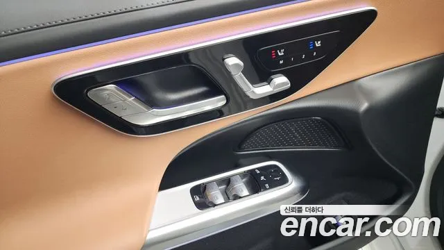 Mercedes-Benz E-Class — Фото автомобиля 24
