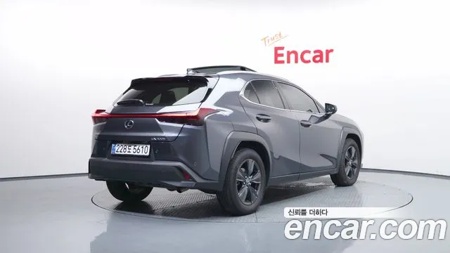 Lexus UX — Фото автомобиля 2