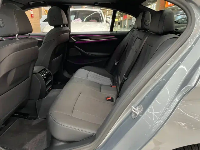 BMW 5 Series — Фото автомобиля 6