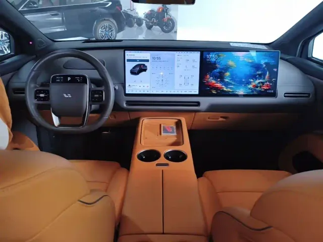 Li Auto i8 — Фото автомобиля 9