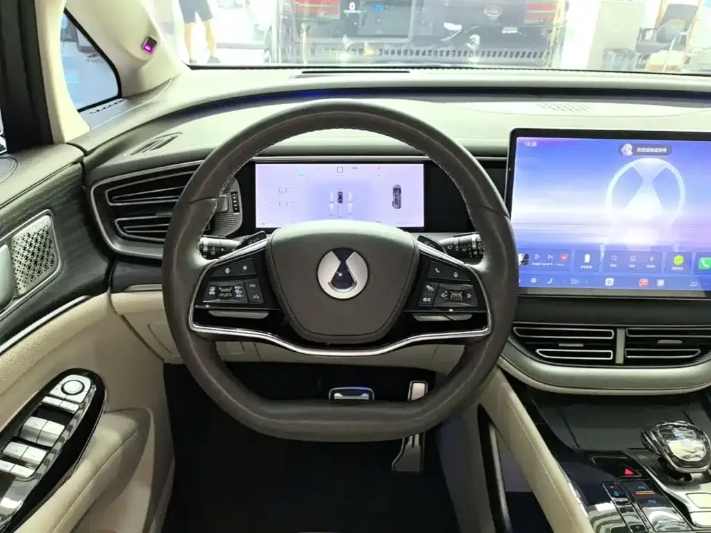 Denza Denza D9 2025 DM-i Smart Drive Edition 1020 AWD Luxury — Фото автомобиля 10