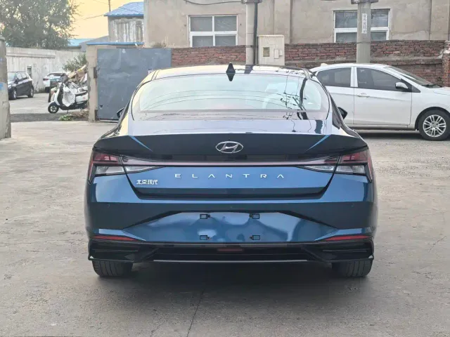 Hyundai Elantra — Фото автомобиля 5