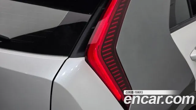 Kia Niro — Фото автомобиля 8