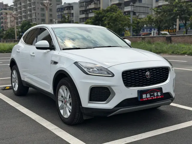 Jaguar E-PACE — Фото автомобиля 3