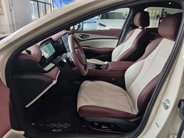BYD Seal 07 DM-i — Фото автомобиля 11