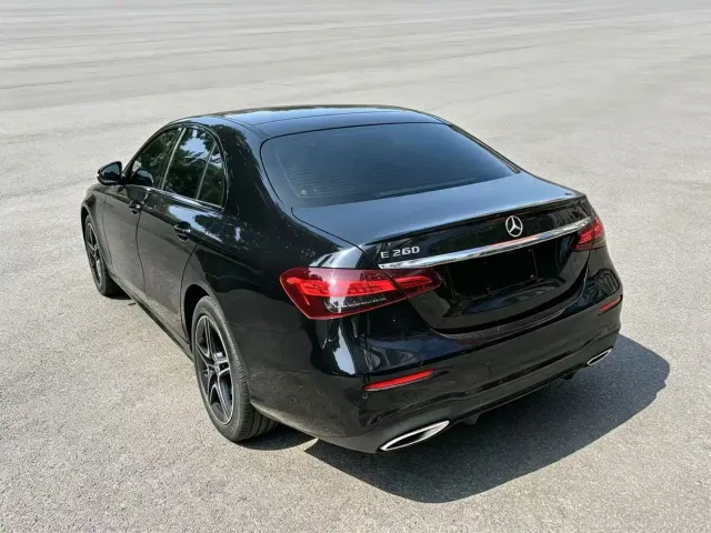 Mercedes-Benz E-Class — Фото автомобиля 4