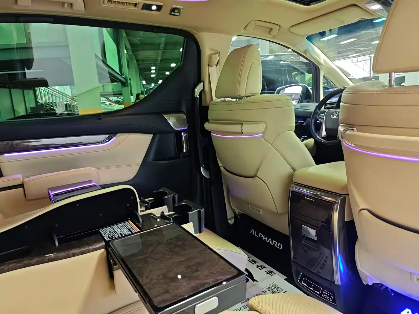 Toyota Alphard 2021 Hybrid 2.5L Premium — Фото автомобиля 11