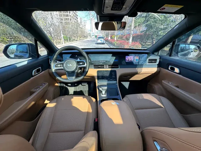 Li Auto ONE — Фото автомобиля 5