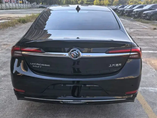 Buick LaCrosse — Фото автомобиля 5