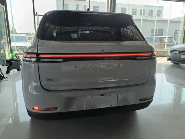 Leapmotor C10 — Фото автомобиля 5