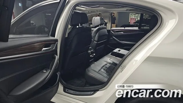 BMW 5-Series — Фото автомобиля 9