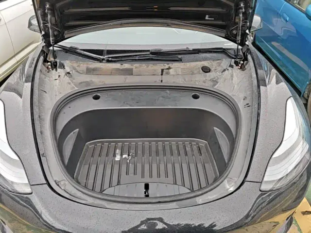 Tesla Model 3 — Фото автомобиля 15