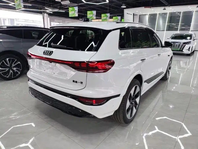 Audi Q6L e-tron — Фото автомобиля 6