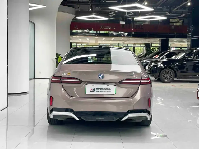 BMW i5 — Фото автомобиля 12