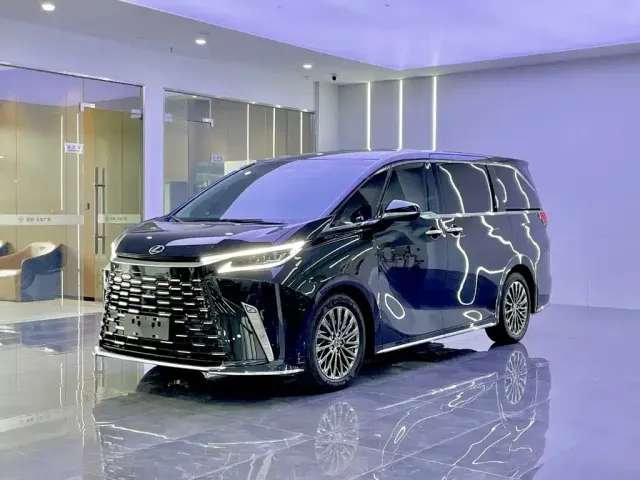 Фотография автомобиля — Lexus LM