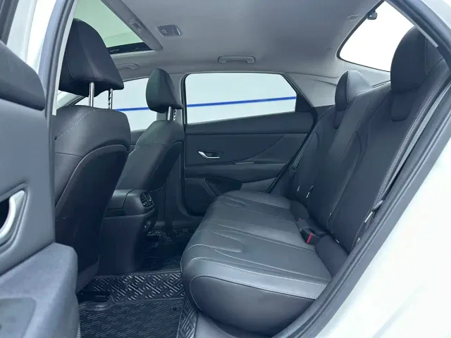Hyundai Elantra — Фото автомобиля 9