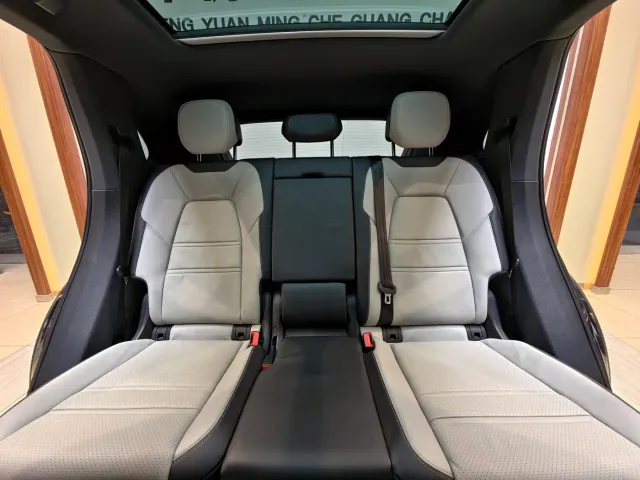 Porsche Cayenne — Фото автомобиля 14