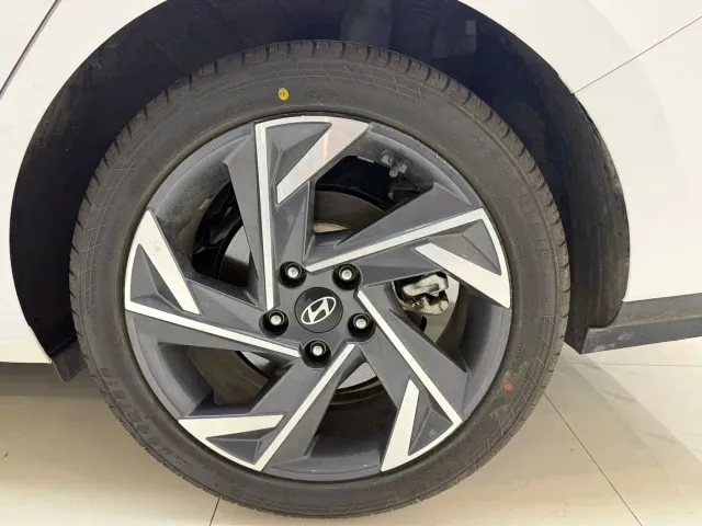 Hyundai Elantra — Фото автомобиля 12