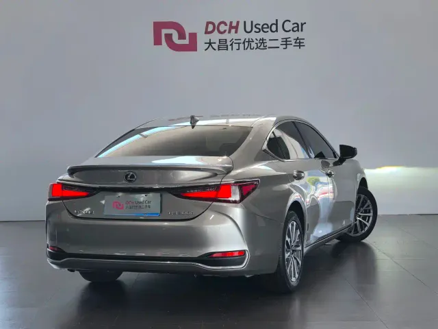 Lexus ES — Фото автомобиля 4
