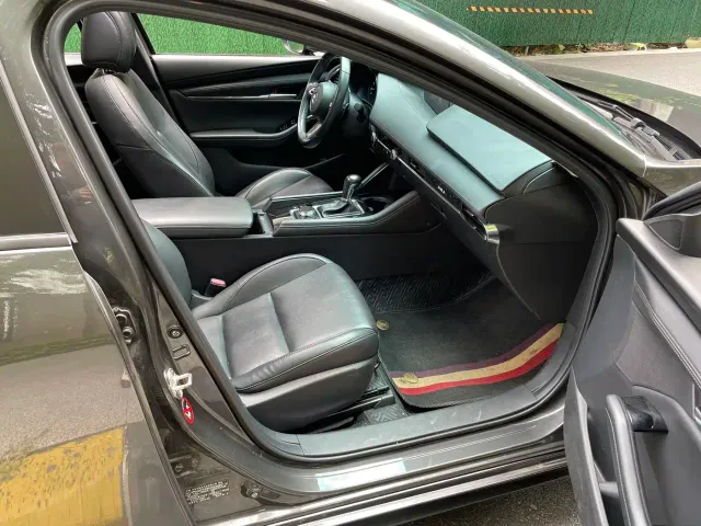 Mazda Axela — Фото автомобиля 14