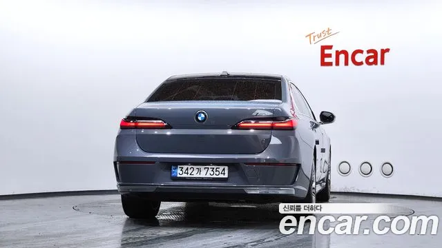 BMW 7 Series G70 — Фото автомобиля 4